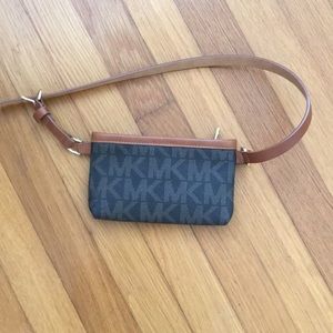 Michael Kors Fanny Pack/Wallet